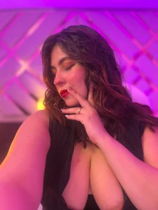 Mia_Pembroke_ Glamorous💋💖  6টি ছবি