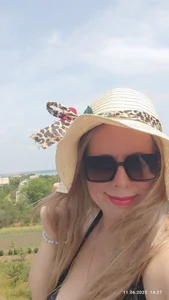 Irina3718 Sunbathing. On the roof of the house. Foto 5