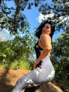 Scarlett_12 Hill of the 3 crosses Medellin Pic 5