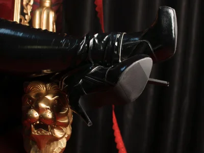 DominaSadique Worship Queen Pic