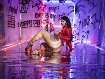 _miaquevedo_ 🎉 All About That Red, White & Blue 💋  4টি ছবি