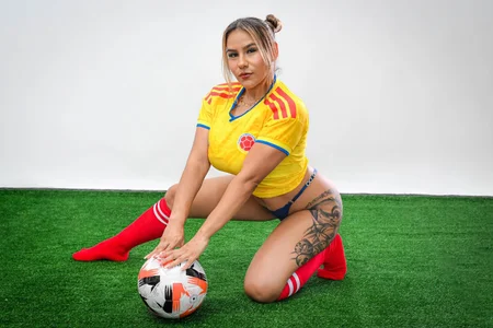 MartinaWestt COLOMBIA SELECTION💛💙❤️ Pic 2