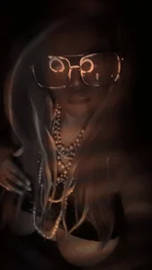 VenezuelaLuxeNoir The glasses xo Immagine  2