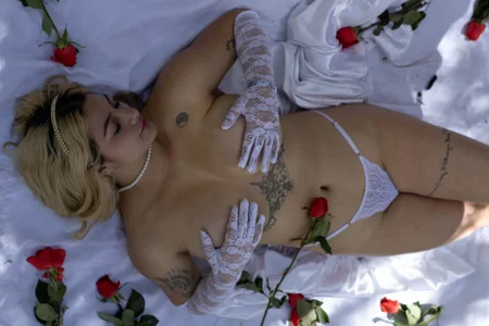 AtheneaRossiのRosasの枚の写真