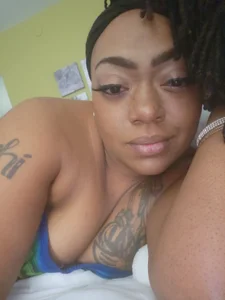 StallionMilf Just a regular ol country hood girl Pic 2