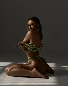 seilyyy Sport body Pic 3