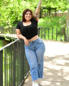 Laura in the park de horny_roomiess Foto