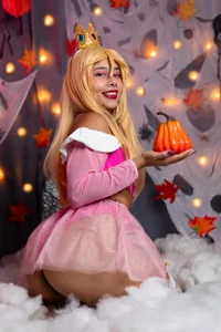 laurasmith_ Happy Halloween from your sexy peach princess Immagine 