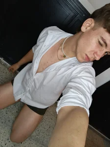 TaylerWhite Don't you think I'm sexy? 🥰 Pic 4