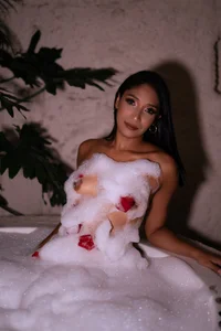 Foam shower? 💦😍 de Lucy_Canel  2 Imagens