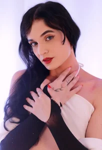 PamelaAnderson_2 beauty reign woman  3টি ছবি