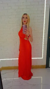 AlexaBarnes Out & About Foto 5