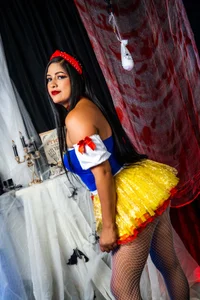 Julia_Haye Halloween Pic 6