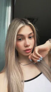 lilisstar serious lady Pic 2