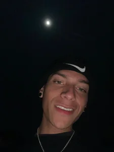 Noahh_Saky Public Pic 5