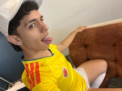 AdrianMiless 💛🩵❤️colombia + suiza❤️🤍 Poză 2