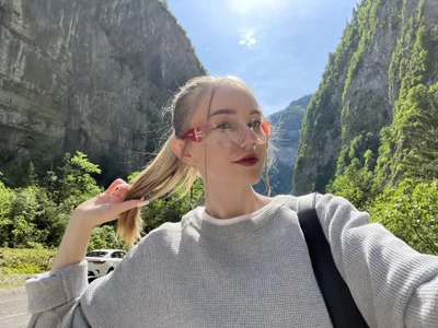 AnieMiller Public Pic 2