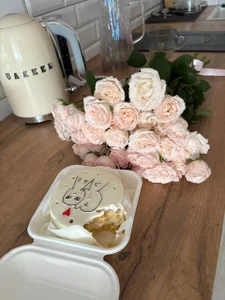 Kurohyooo I love flowers and homemade food. Pic 4