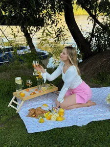 Mercedes_Robinson Join me for a picnic?! Foto 4