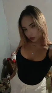 PrettyKittyAGT kisses Pic