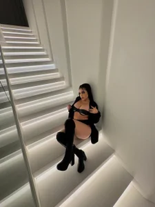 BelaCox_I'm not fantasy ... I'm the reality with heels Bild 2