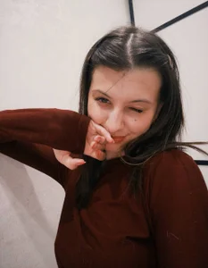 LouiseChavez just existing 🪴 Pic 5