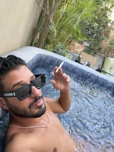 husbandandwifetobe Public Hình 3