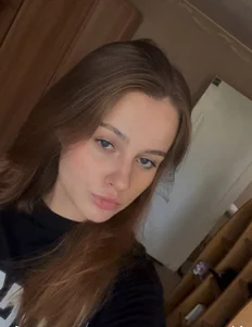 mysticcherryx: Just me, Emma ( 3 фото)