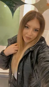 EllaAzianaa Witty and sexy Poză 7