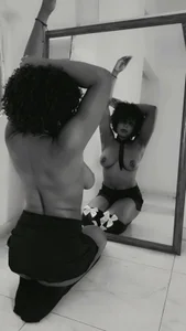 Hanaahquinn black and white Pic