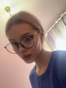 OnlyMollyのPublicの 4枚の写真