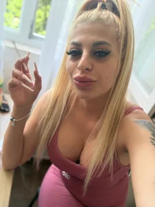 ammyloca123New with blonde hair ❤️图片