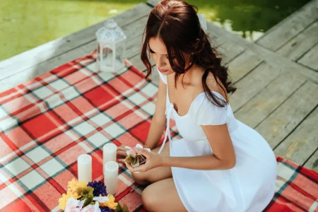 Madie__collins One afternoon with me 🍂🥂🍾 Immagine  2