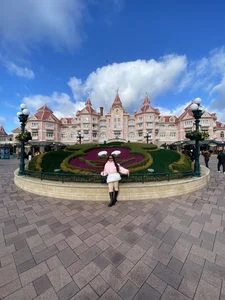 Divine___Eloeura 📍DISNEYLAND PARIS 🇫🇷  8টি ছবি