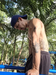 Jared_Cole Exercise day - {count, plural, one {תמונה אחת} two {שתי תמונות} many {# תמונות} other {# תמונות}}
