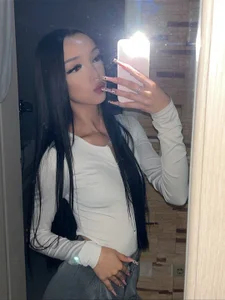LunaLurk Look at me ❤️  4. fénykép