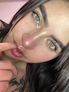 _luna_torresMY PRETTY FACE Bild 3