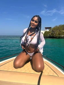 AlisonJaimes hot time beach ☀️😈 Pic 4