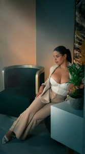 KateSunder Confidence is my best accessory  5টি ছবি