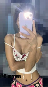 cherryvv2302 Public Pic