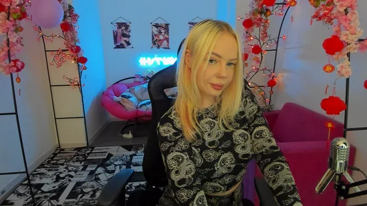 helllo od ChloeReedds  4 snímek