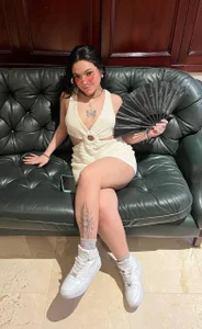 EsmeCaldwel Public зображення 5