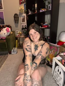 hellokittyluvrrs XXX nøgenfoto 2