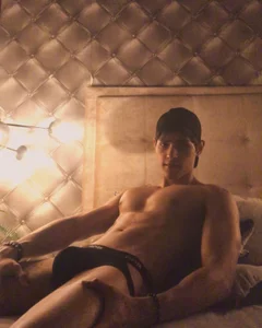 TylerLions: Warm night🔥❤️ ( 4 фото)