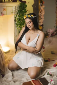 Haylenpark An autumn girl ✨🤍🌻 Pic 6