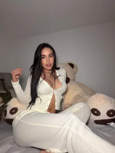 Abby-meのComfortable in my skin Cozy with who I amの 7枚の写真