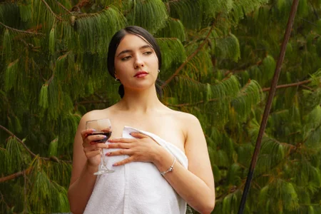 Isa_And_Natasha Wine With Isa Kuva 5