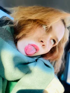 GlitchyDolly On a walk Pic 6