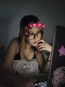 UlaHollarsのOpsOps><の枚の写真