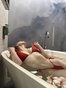 CharlotteWells Happy birthday. I'm 31, I'll be glad to accept congratulations 🥳🎁💐💸 Pic 9